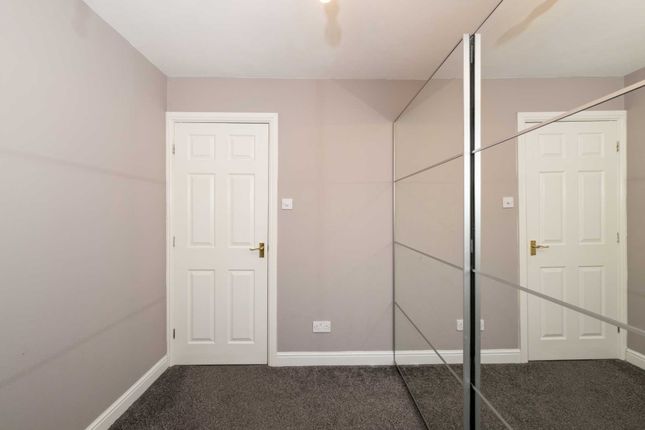 Detached house to rent in Stubbs Close, Salford
