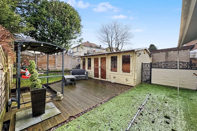 77 Peveril Close, Manchester photo 4