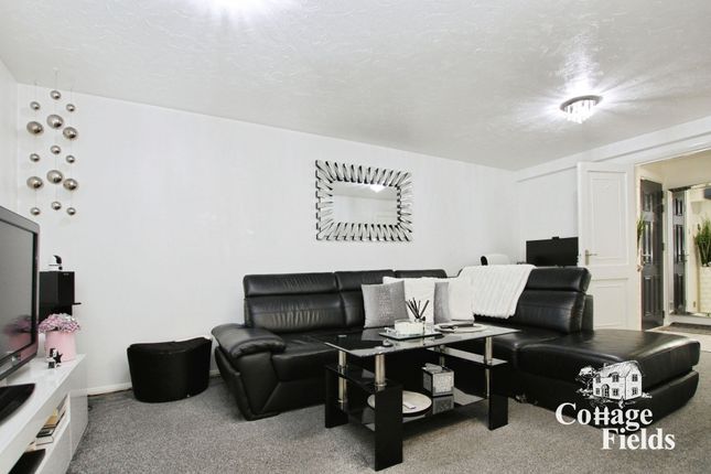 Flat 14, Redwell Court Eleanor Way, Waltham Cross photo 2