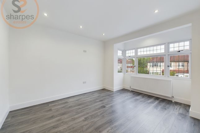 Copy of 25 Watson Avenue, Sutton photo 3