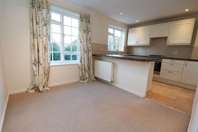 Town house to rent in Selsdon Close, Surbiton