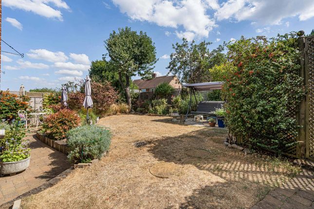 8, Clover Lea, Godalming photo 4