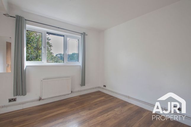 40 Haldane Road, London photo 5