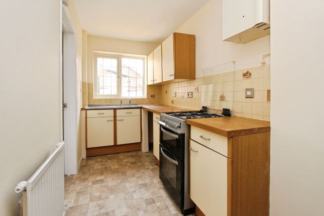 14, Kilburn Close, Calcot photo 4