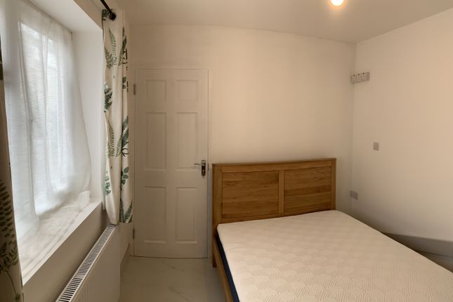 Studio to rent in The Heights, Northolt