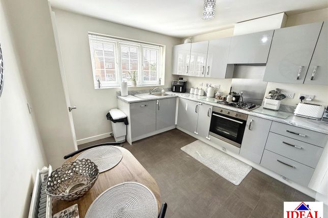 1, Blackbird Grove, Woodlands, Doncaster photo 2