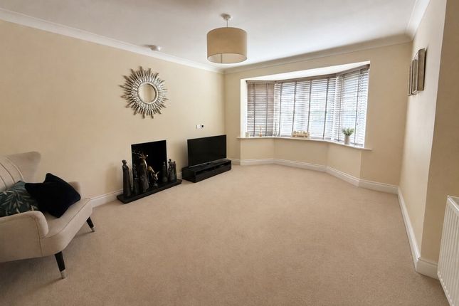 1 Chance Mead, Mayfield Avenue, New Haw photo 4