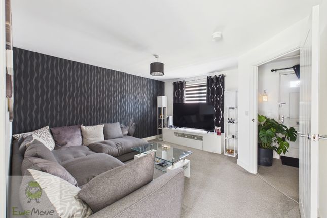 81, Thomas Aveling Road Hoo, Rochester photo 3
