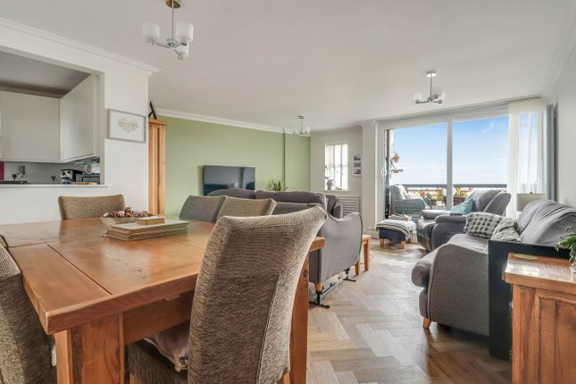 Flat 2 , Faversham Lodge, Eastern Esplanade, Thorpe Bay photo 3