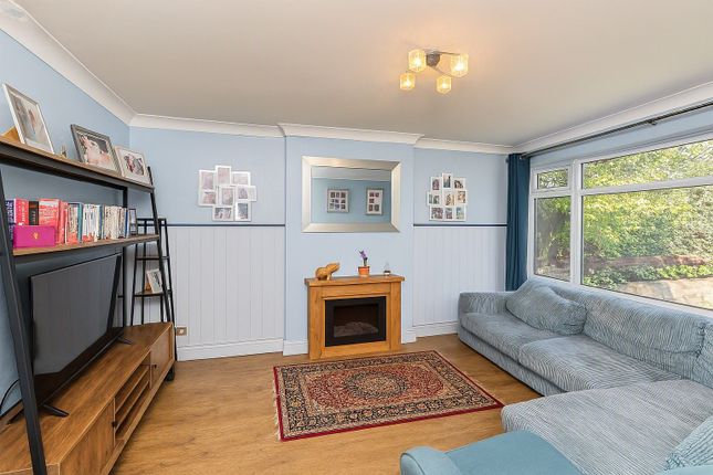 14, Hathaway Walk, LEEDS photo 2