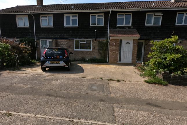Thumbnail Terraced house to rent in Kilnmead, Crawley