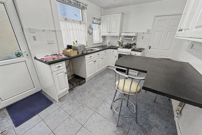 32 Clark Street, Treorchy photo 3