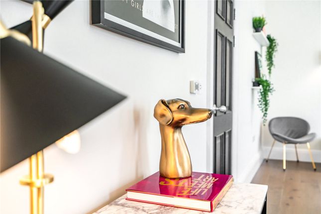 Flat 7, 64, Lincoln's Inn Fields, London photo 3