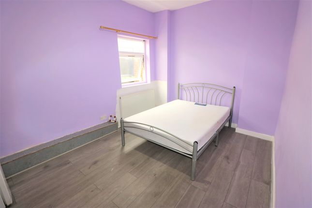 Thumbnail Flat to rent in Cecil Avenue, Barking, Essex