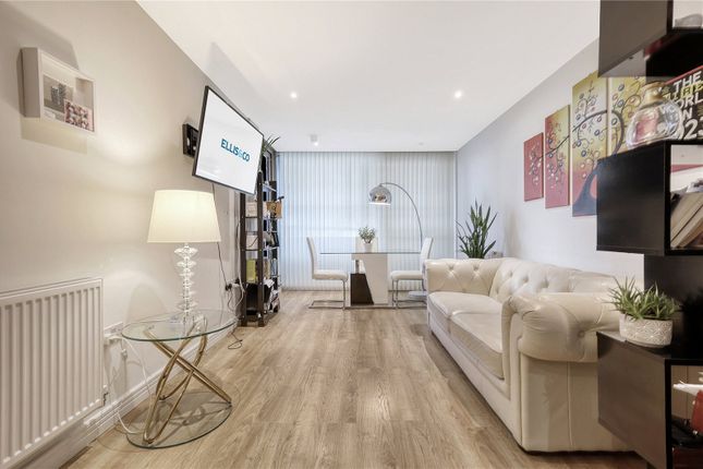 Thumbnail Flat for sale in Merlin Heights, Waterside Way, London