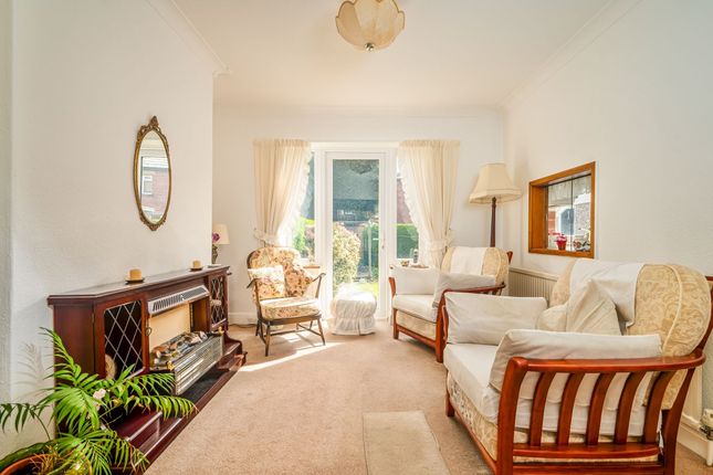 12 Beechwood Avenue, Drighlington photo 2
