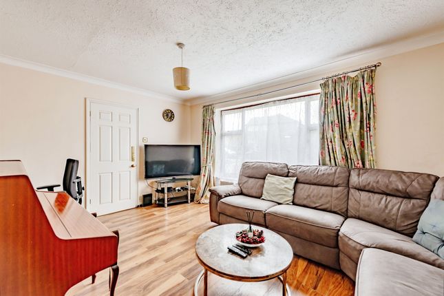 2, Westway Gardens, Redhill photo 3