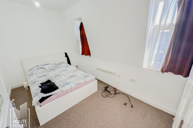 Flat 2XX 97, Green Lanes, Greater London photo 5