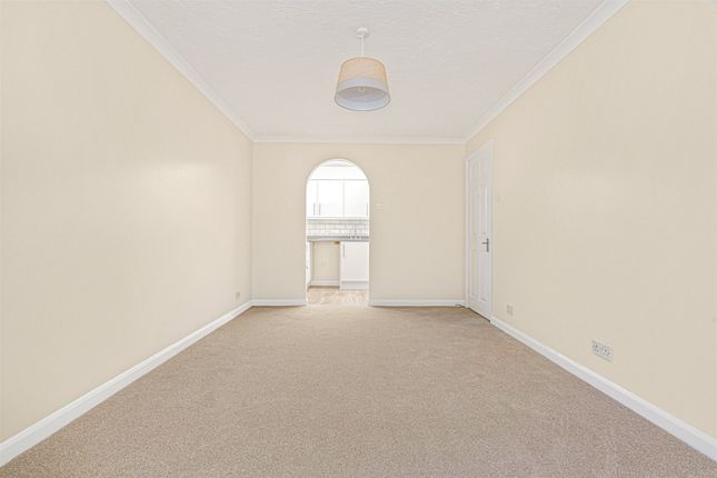 Flat 2, The Hideaway,, College Road, Hertfordshire photo 2