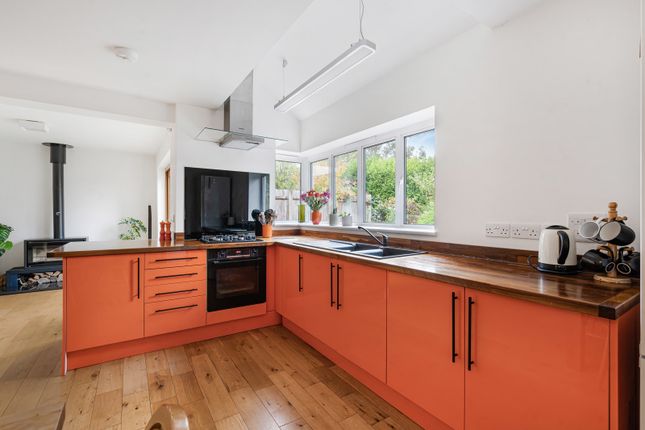 8, Hollis Wood Drive, Farnham photo 3