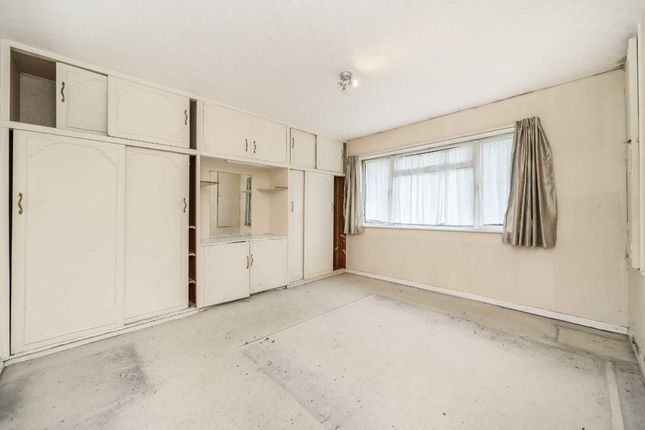 3, Sterling Avenue, Edgware photo 4
