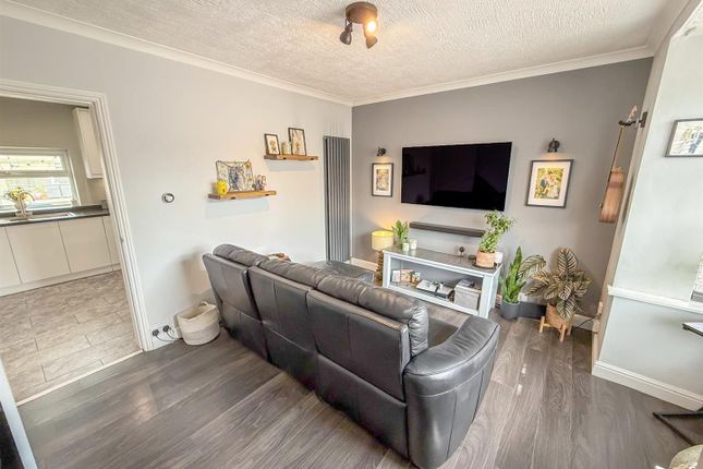 8, Burlow Avenue, Buxton photo 3