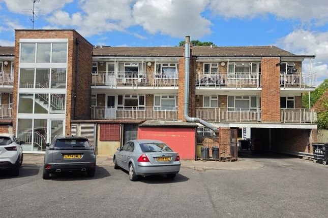 15 Black Horse Parade, High Road, PINNER photo 2
