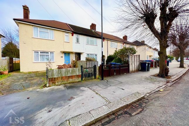 Thumbnail Terraced house to rent in Speakers Court, St. James's Road, Croydon