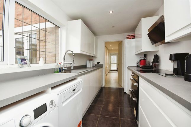 15, Parklands Way, Chelmsford photo 3