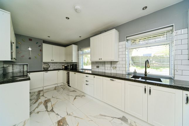 27, Glassenbury Drive, Bexhill-On-Sea photo 3