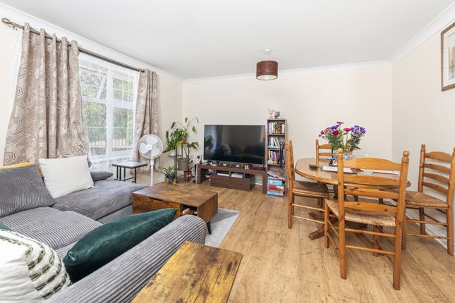 24, Mill Chase Road, Wakefield photo 4