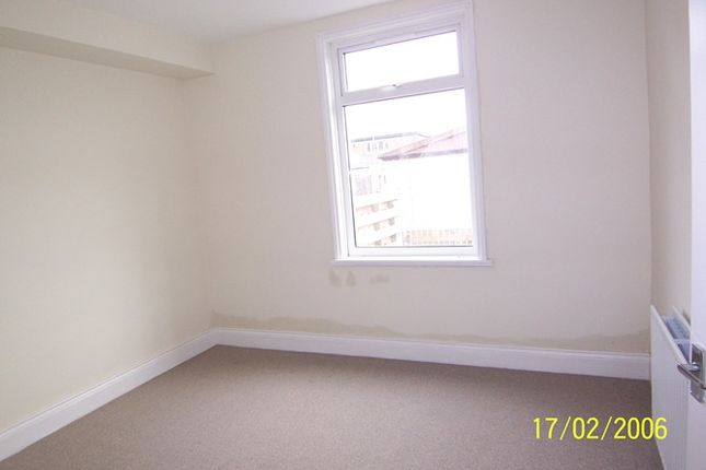 Thumbnail Flat to rent in Queen Street, North Broomhill