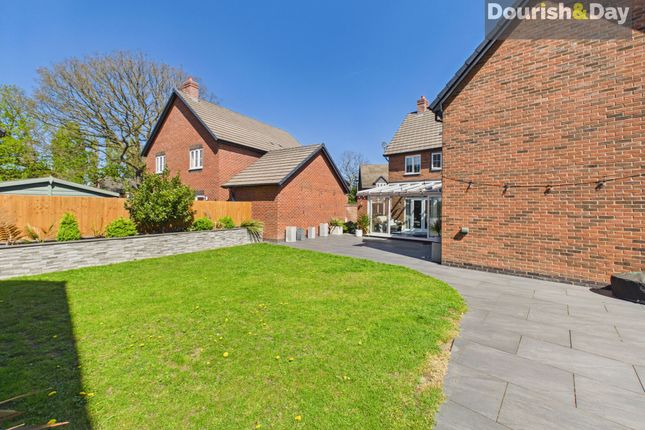9 Manor Grove, Stafford photo 4