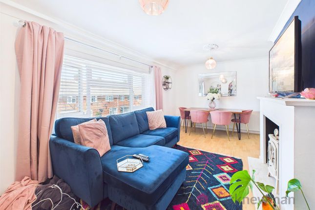 261, Fullers Mead, Harlow photo 4