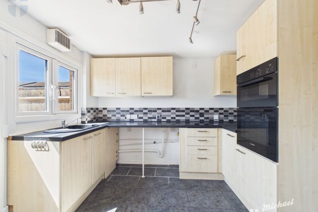109 Barnard Crescent, Aylesbury photo 4