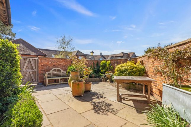 Dorset Down, 9 Pearce Courtyard, Oakley photo 4