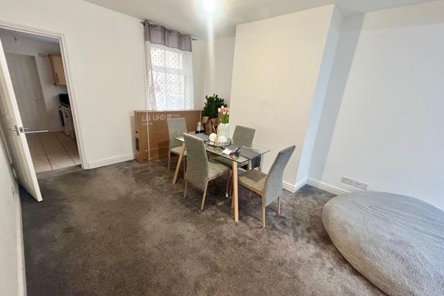 26, Ipswich Street, Swindon photo 2