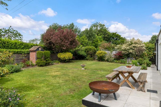 The Pink House, The Common, Dunsfold photo 4
