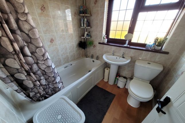 Trafford Gardens, Nottingham NG8, 3 bedroom detached house to rent ...