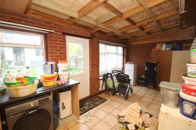 124 Chaplin Road, Wembley photo 4