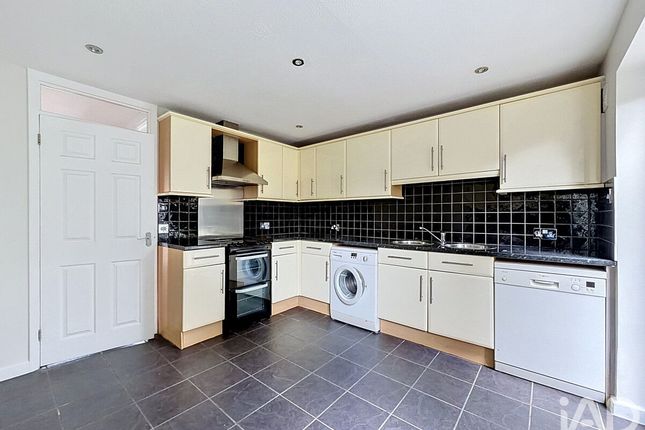 89, Thornbera Gardens, Bishop's Stortford photo 3