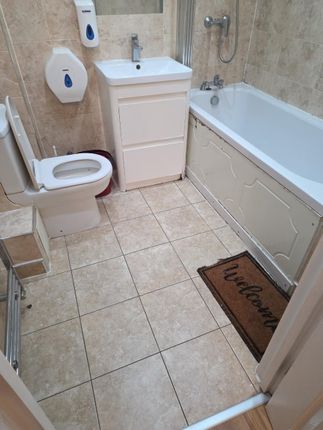 Flat 5, Rom View House 9, Como Street, ROMFORD photo 4