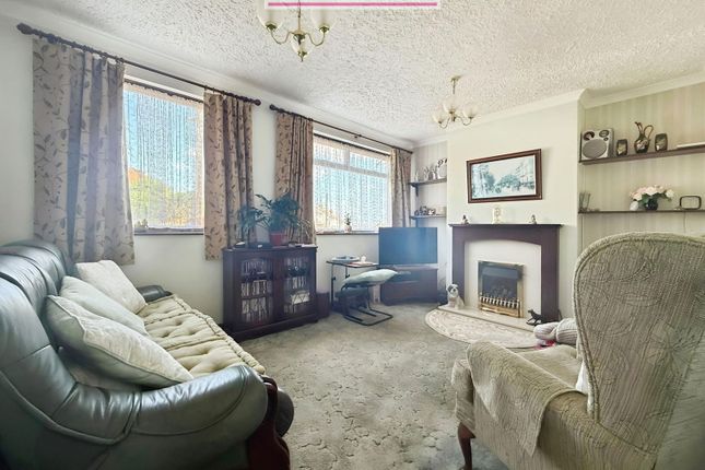 19, Fens Way, Swanley photo 2