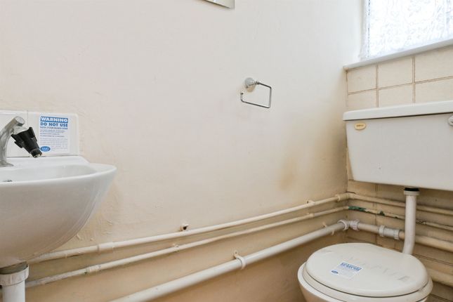 244, Milwards, Harlow photo 3