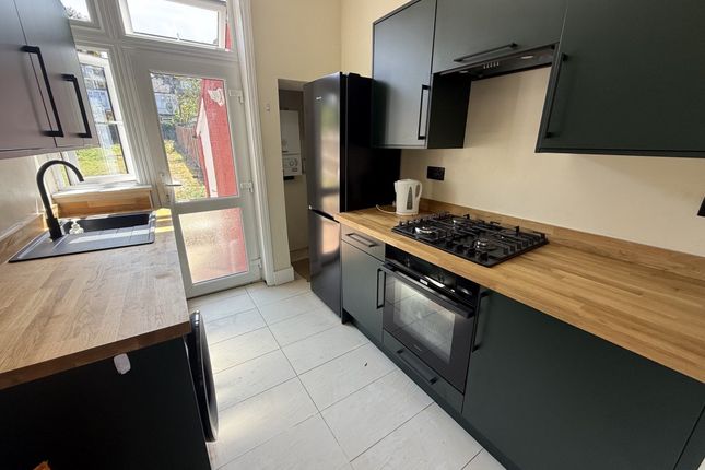 52, Berkshire gardens, Palmers Green photo 3