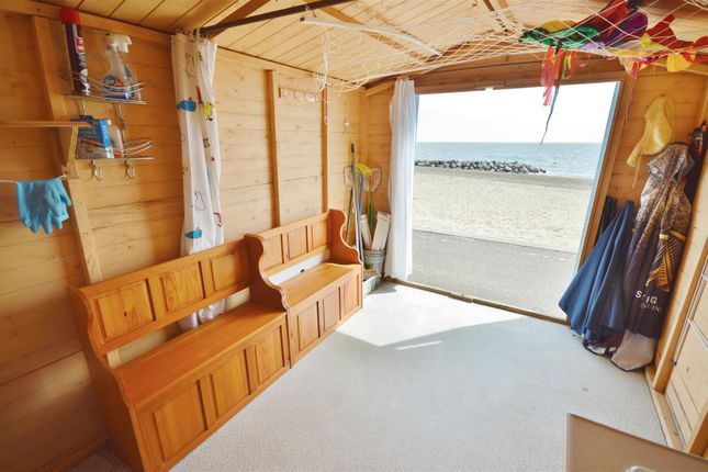 A18 Beach Hut, Marine Parade East, Clacton-On-Sea photo 4