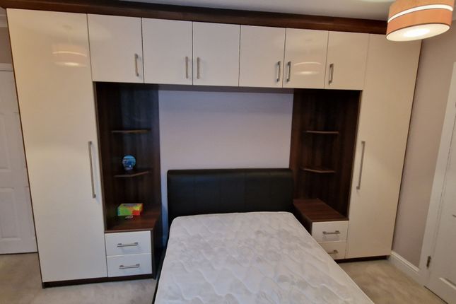 262, Westrow Drive, Room 5, Barking photo 3