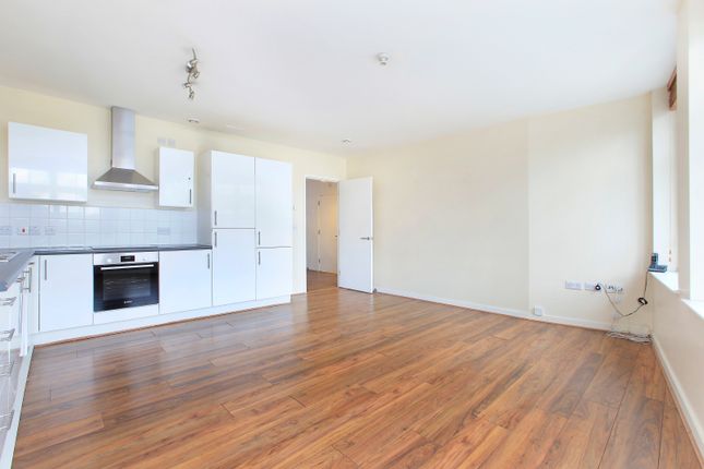 Flat to rent in Chapel Yard, Wandsworth, London