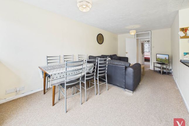 7, Malzeard Court, Luton photo 3