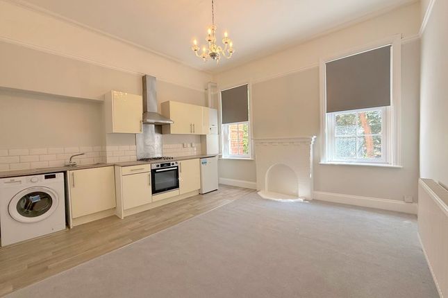 1b Landaras, Royston Grove, Hatch End photo 3